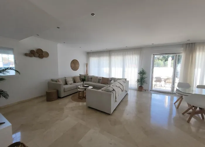 Private Luxurious Villa Walking Distance To Puerto Banus